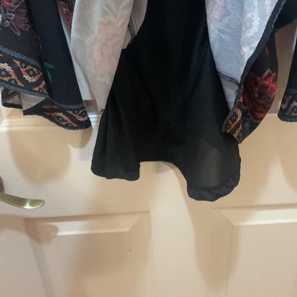 Flying Tomato Floral V-Neck Peasant Bell Sleeve Flowy Tunic Blouse Sz Medium - Picture 6 of 6